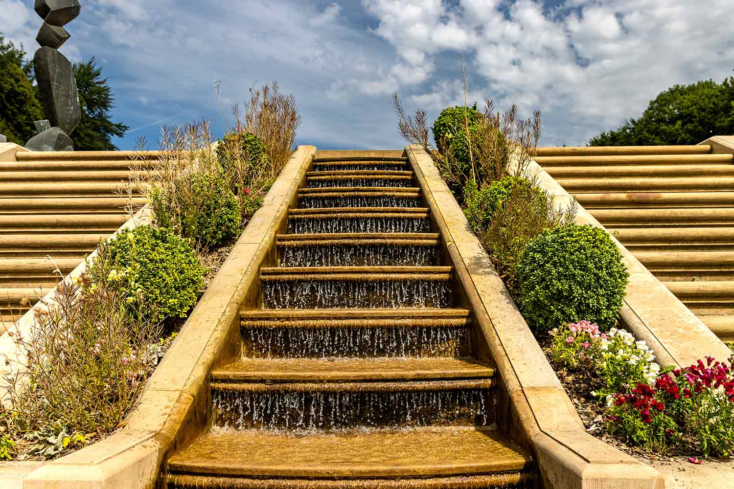 Kaskaden-Wasserfall im Barockgarten des Schlosses Gottorf