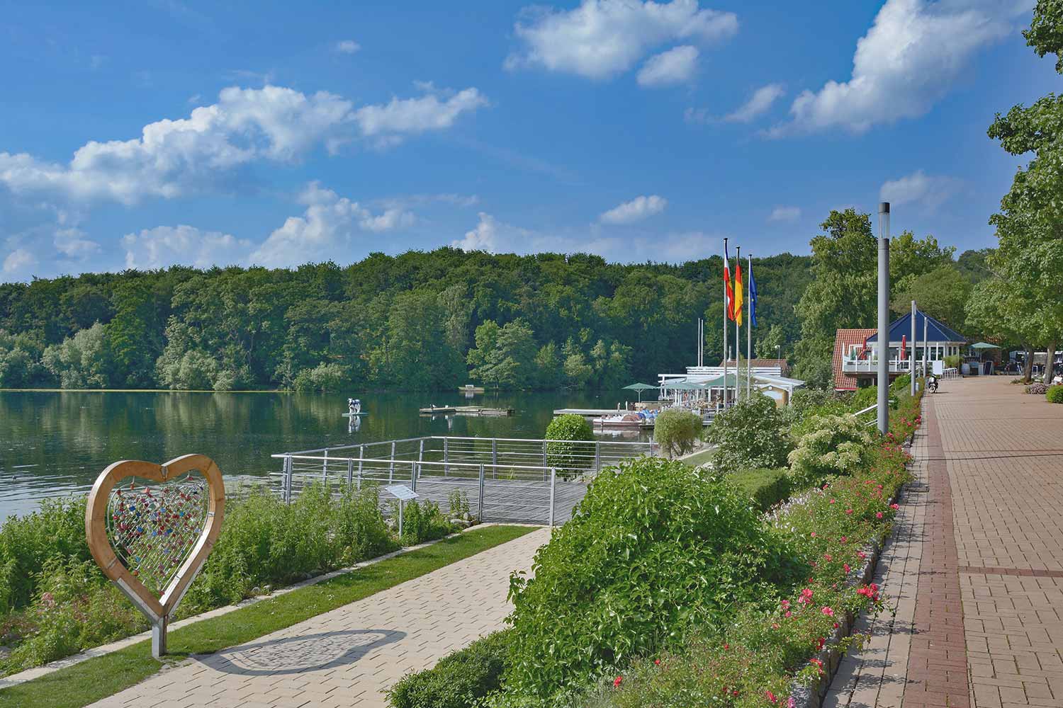 Dieksee in Malente mit Promenade