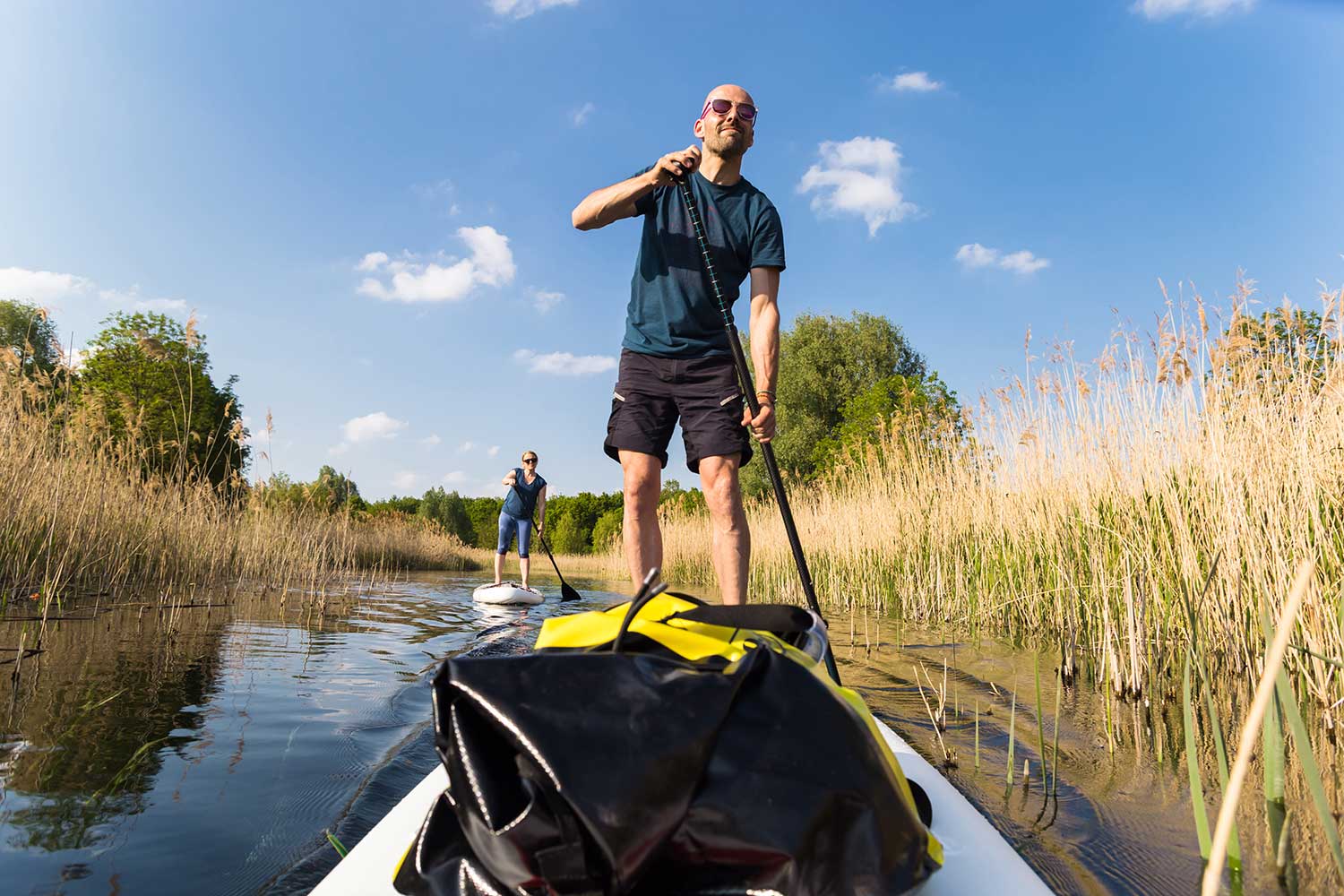 Mann und Frau beim SUP fahren am Kellersee