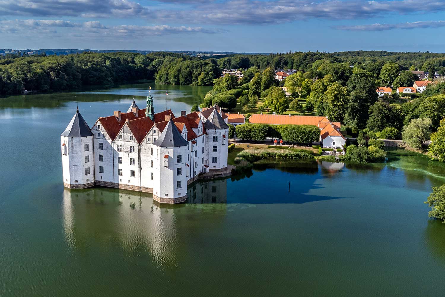 Luftaufnahme des Glücksburg Schlosses.