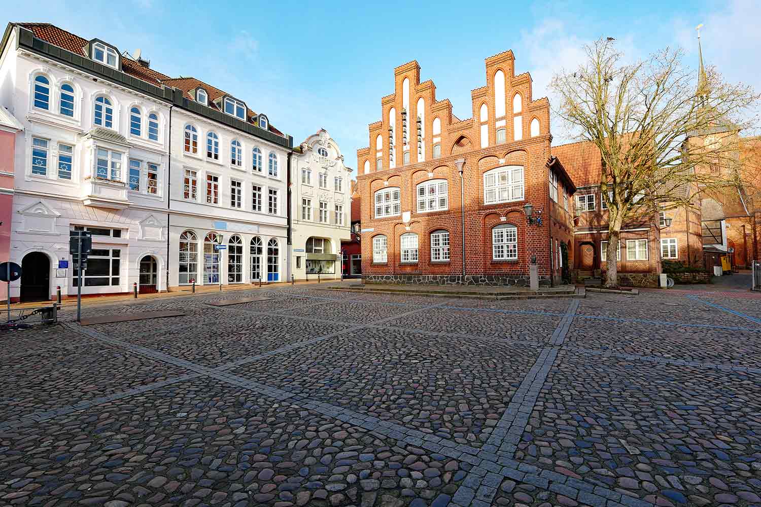 Altes Rathaus mit Altstädter Marktplatz in Rendsburg.