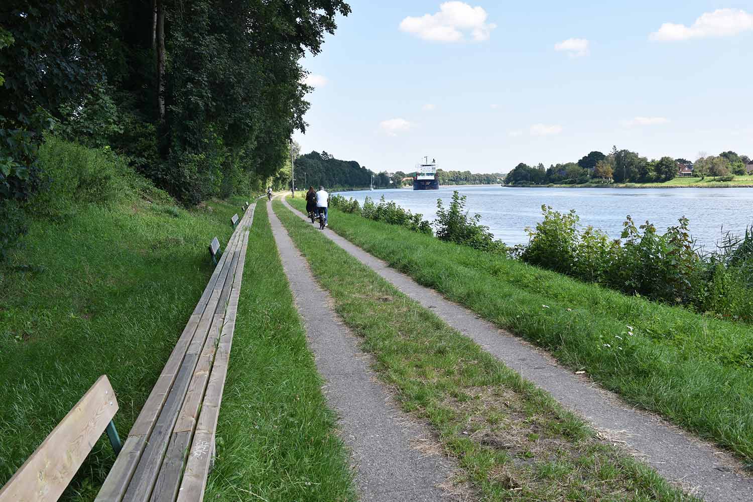 Radweg am Nord-Ostsee-Kanal bei Rendsburg