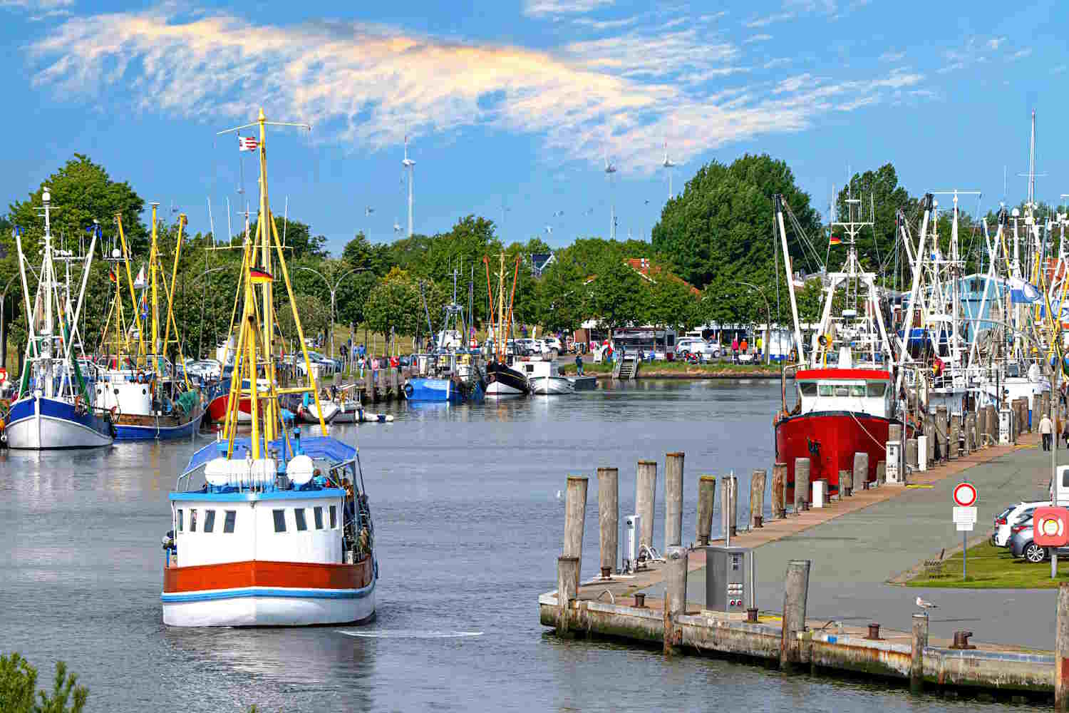 Schiffe am Hafen von Büsum