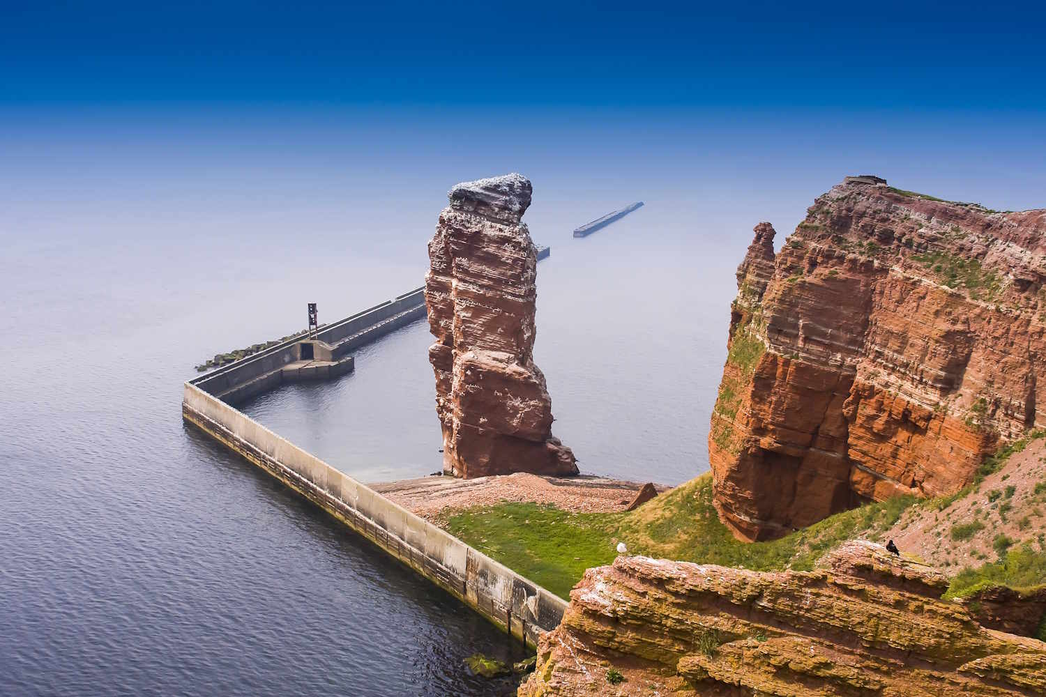 Steilküste mit langer Anna in Helgoland