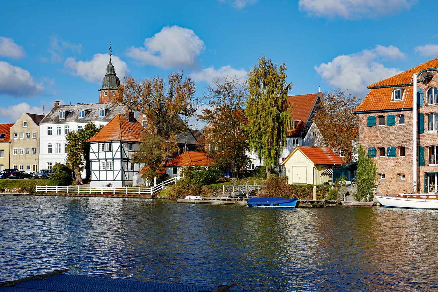 Glückstadt an der Elbe Hafen mit Fachwerkhaus