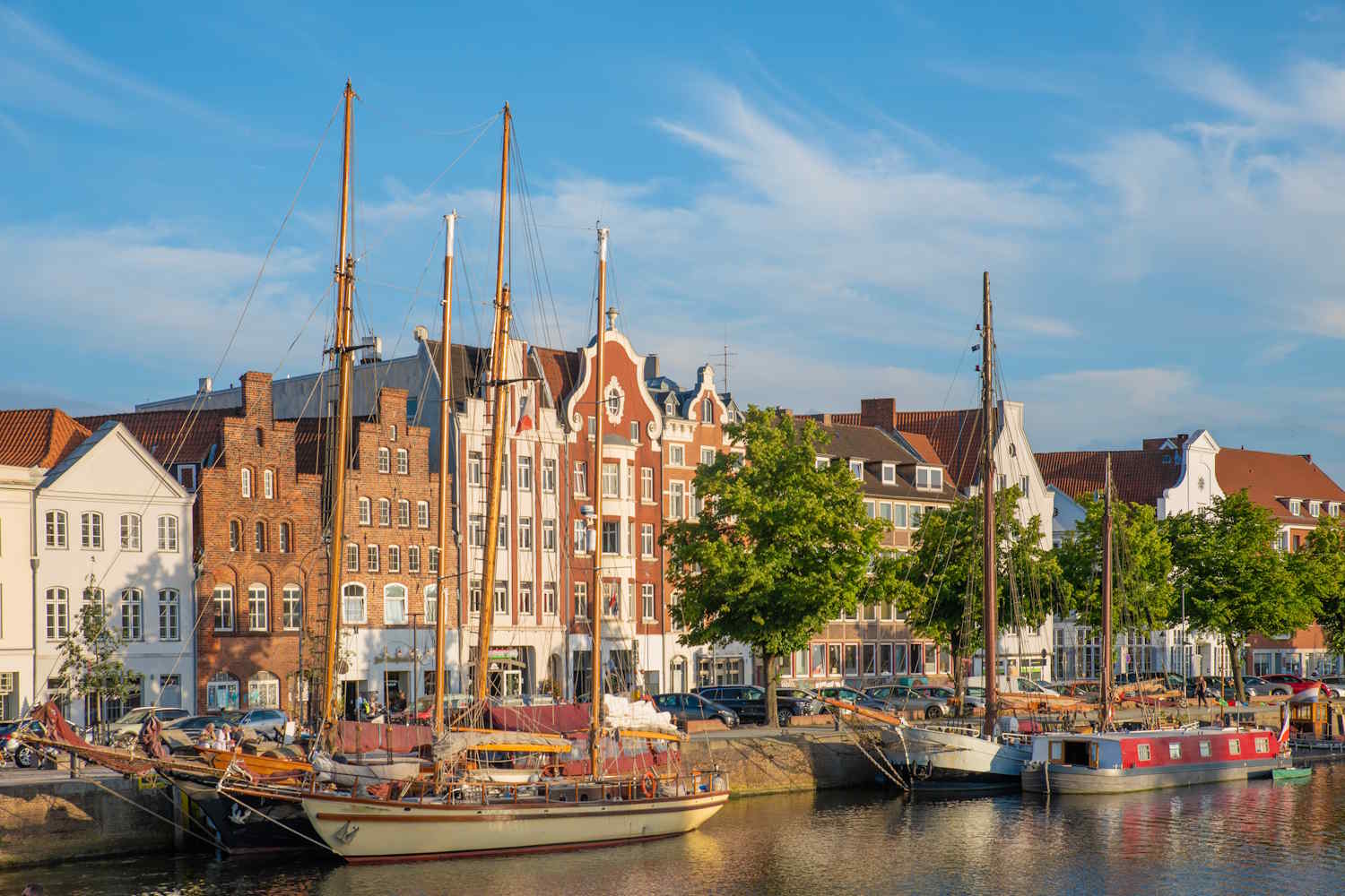 Lübeck Museumshafen mit historischen Schiffen